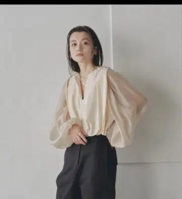 투데이풀 퍼프 슬리브 블라우스