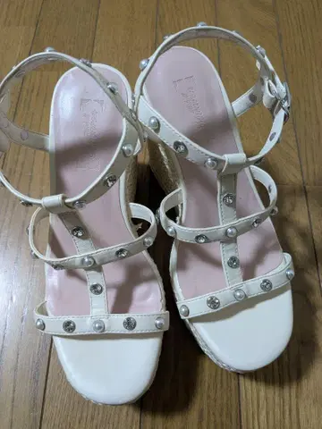 미셸 마카롱 펄 비쥬 샌들 S 사이즈 통굽