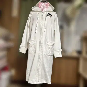 화이트 래글런 슬리브 레이스 코트