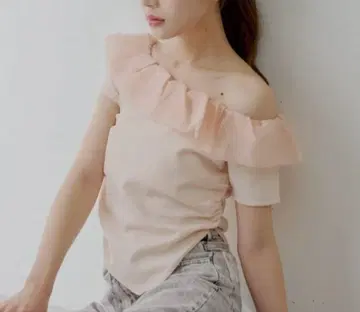 chico 벌룬 프릴 도킹 개더 니트