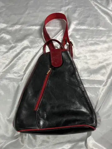 블랙과 레드 삼각형 디자인 백팩 숄더 백 천연 가죽