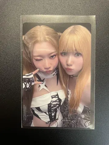 IS:SUE 팬 콘서트 회장에서 한정판 CD 구매 혜택 트레이딩 카드