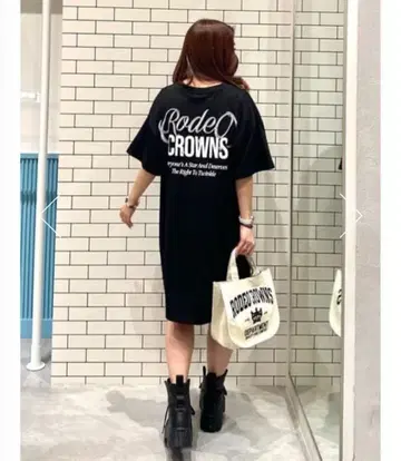 로데오 크라운 라메 실 자수 로고 원피스