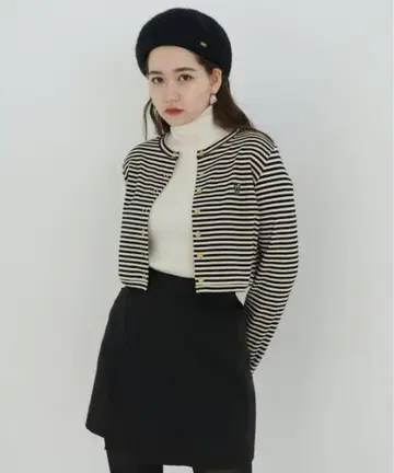 TINA: JOJUN 엠블럼이 있는 보더 가디건