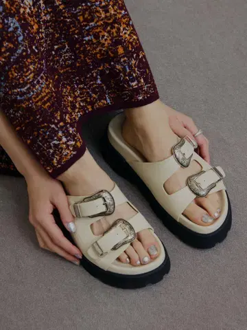 새상품 ameri MEDI WESTERN BUCKLE SANDALS