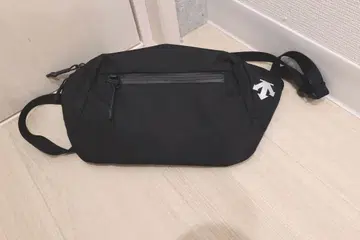데상트 바디백