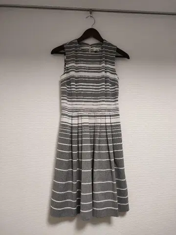 캘빈클라인 스트라이프 슬리브리스 원피스 그레이 & 화이트