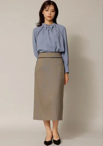 TONAL 조젯 펄 하이넥 블라우스 블루