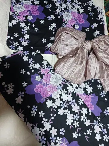 보라색과 흰색 꽃무늬 유카타 단품