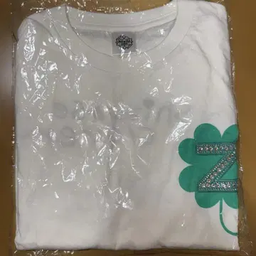 NiziU 마유카 클로버 티셔츠 scout