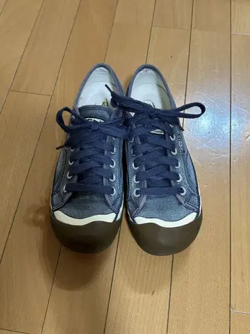 keen 네이비 스니커즈