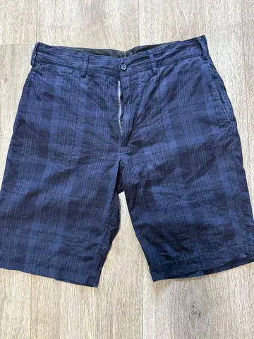 Garments Engineered 네이비 체크 무늬 숏 팬츠