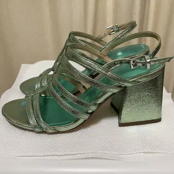 Bershka 메탈릭 샌들 버쉬카