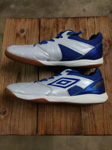엄브로(UMBRO) 실내용 축구화/풋살화 (24cm)