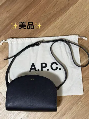 아페쎄 하프문 숄더 블랙