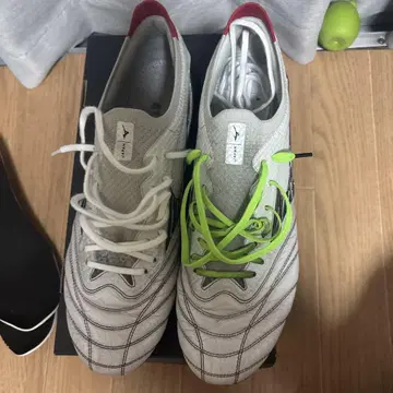 Mizuno 축구화 화이트/레드/그린 27cm