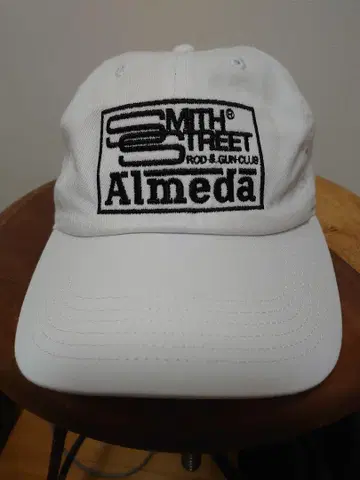 The Almeda Club 캡