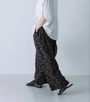 택 포함 새상품 카구레 미니 꽃무늬 프린트 이지 팬츠 어반 리서치 도어즈