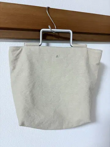 에네스베 베이지 핸드백