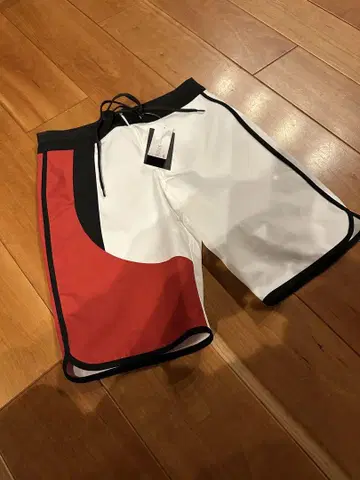 PEAQ 화이트/레드 숏팬츠 S/M/L