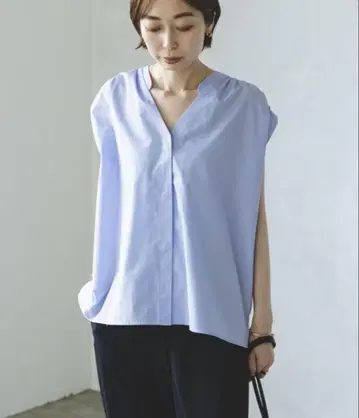 NOBLE 노블 개더 슬리브리스 블라우스