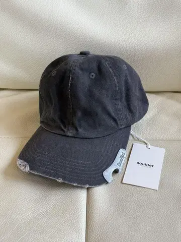 더블렛 24AW 캡에 병따개가 달린 모자
