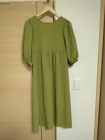 올리브 그린 라인 원피스