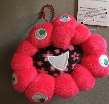 핑크색 눈을 가진 봉제 인형
