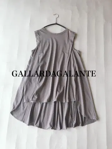 개럴개런트 GALLARDAGALANTE 코튼 턱 플레어 티셔츠