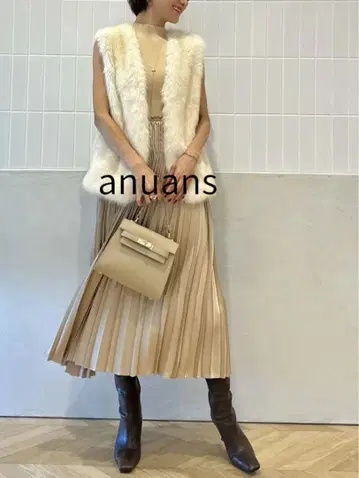애뉴언스 플리츠 도킹 니트 원피스 슬리브리스 베이지 S