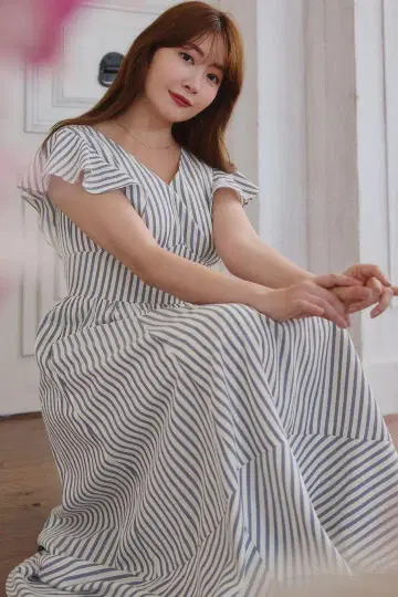 Kerry Striped Ruffle Dress 새상품, 행거, 택 포함