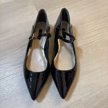 컨디션 최상 EVOL 블랙 로우 힐 펌프스 24cm