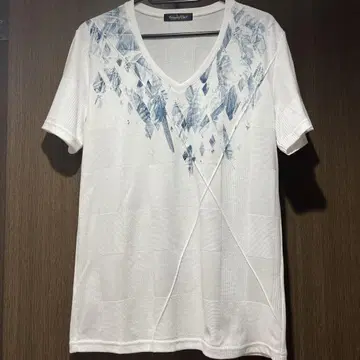 TornadoMart 화이트 V넥 티셔츠 목둘레에 패턴 블루 산뜻한 L