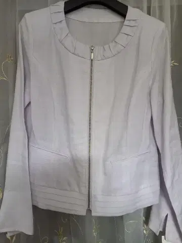 미사용 새상품 연보라색 노카라 자켓 프릴 포함