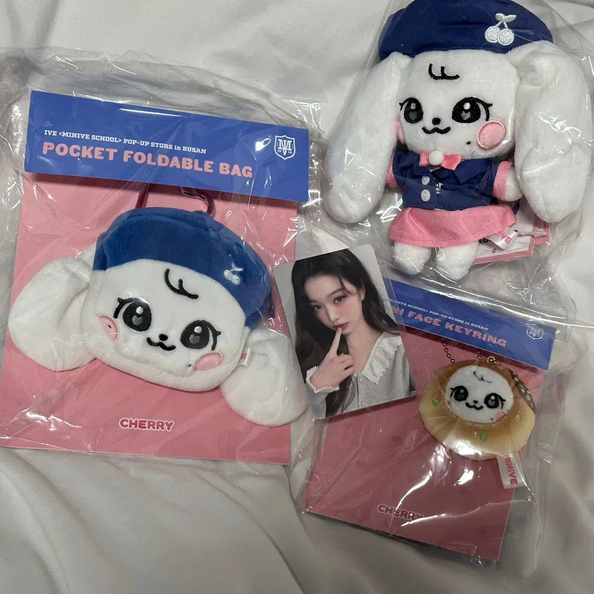 アイドル ive minive Cherry POKET FOLDABLE BAG IVE | 아이브 minive Ive mini pow pouch Cherry Naori Dale