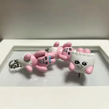 빤쮸토끼를 집어 연결하고 있습니다. 코토 사카사마 빤쮸 가샤폰