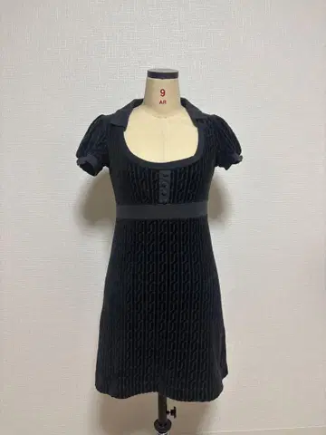 블랙 반팔 무릎 기장 원피스 juicycouture
