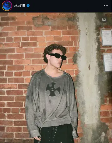 ekat19 착용 SKOOT DECAY LONG SLEEVE 1