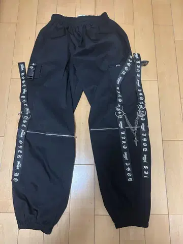 볼칸 & 아프로디티 로고 테이프 벨트 체인 카고 팬츠 블랙
