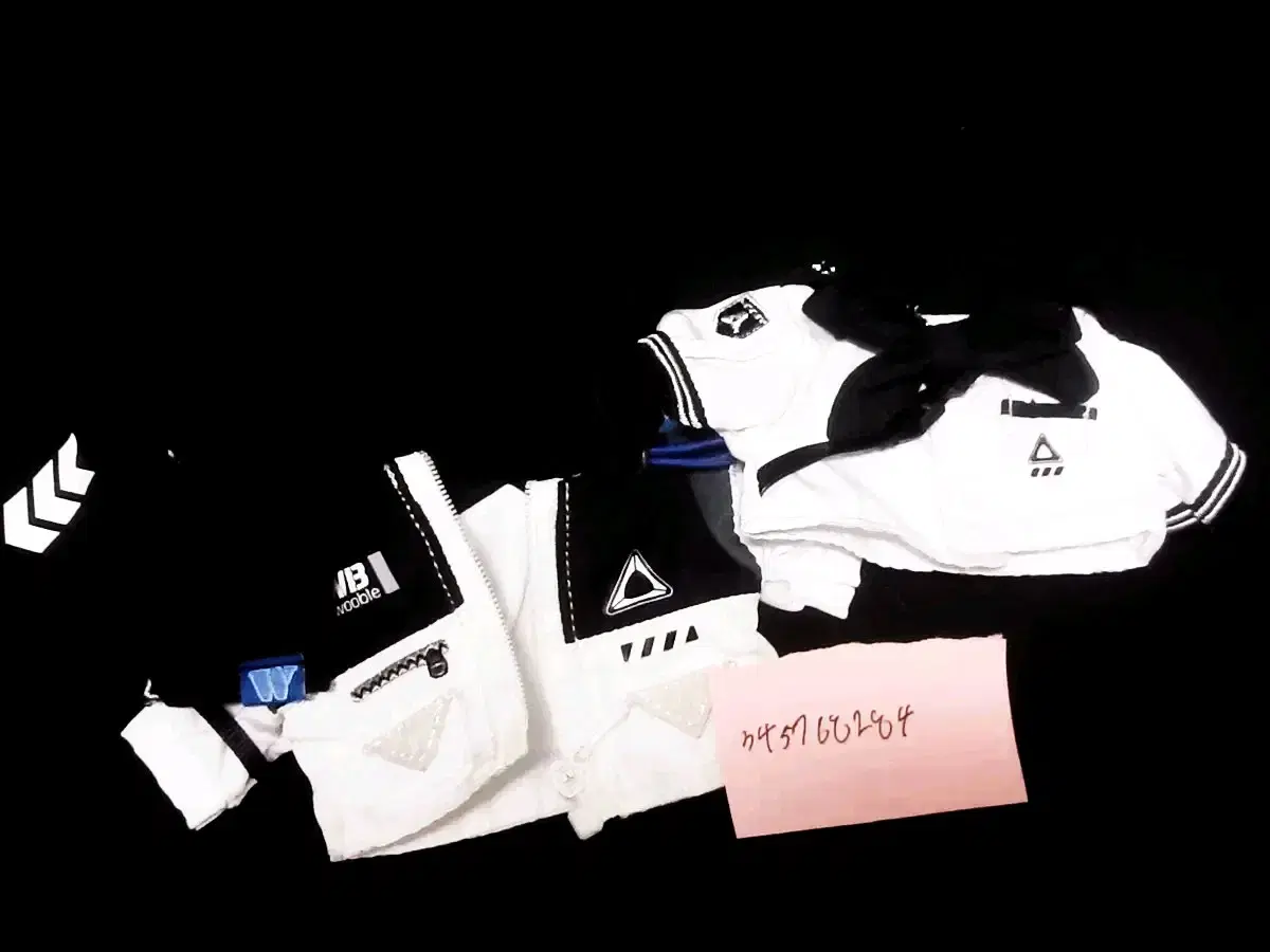 In-stock Wooble Special Agent White 10cm Techwear Series wooble