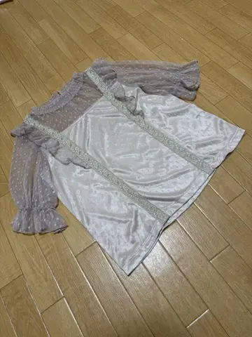 로지타 프릴 레이스 상의 지뢰계 ROJITA