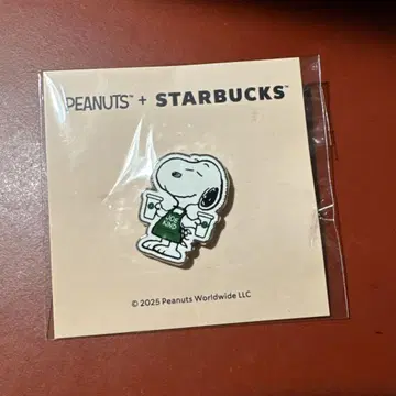 PEANUTS + STARBUCKS 핀 배지