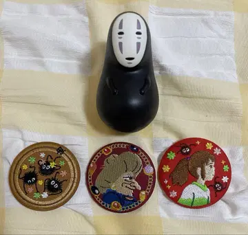 지브리 센과 치히로의 행방불명 자수 캔뱃지와 카오나시(덤 포함)