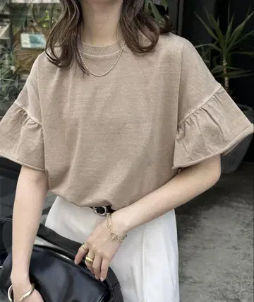 디수 코트 피그먼트 프릴 티셔츠 모카