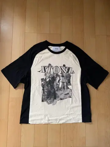 XTONZ 그래픽 프린트 티셔츠 S 사이즈