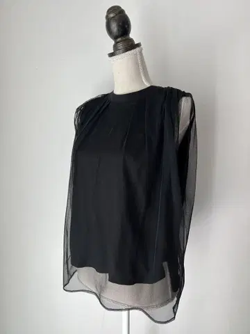 블랙 얇은 명주 그물 슬리브리스 탑