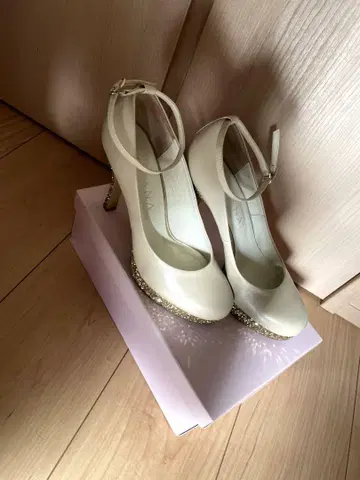 다이애나 하이힐 결혼식