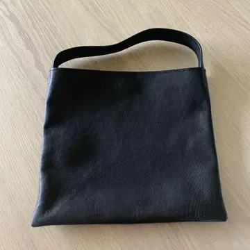 블랙 가죽 원 핸들 백