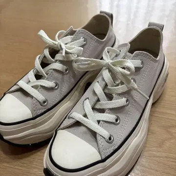 베이지 캔버스 통굽 스니커즈