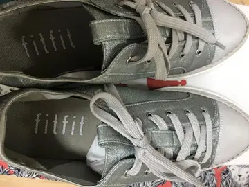 새상품급 fitfit 메탈릭 민트 그린 스니커즈 25cm